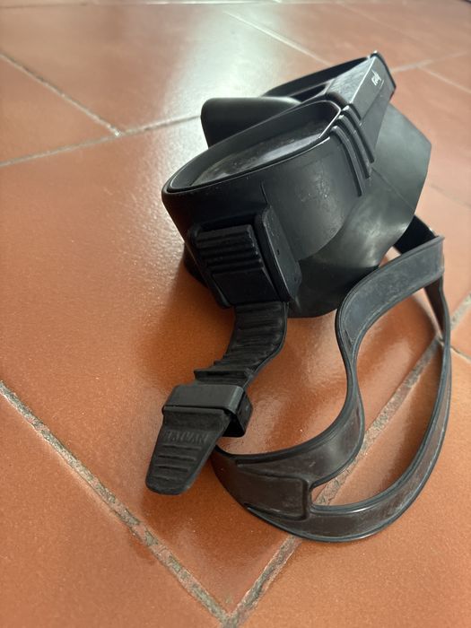 máscara de mergulho da marca Nava Apnea 2