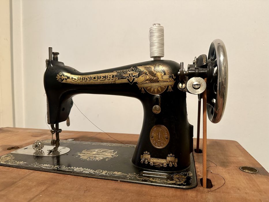 Máquina de costura Singer antiga