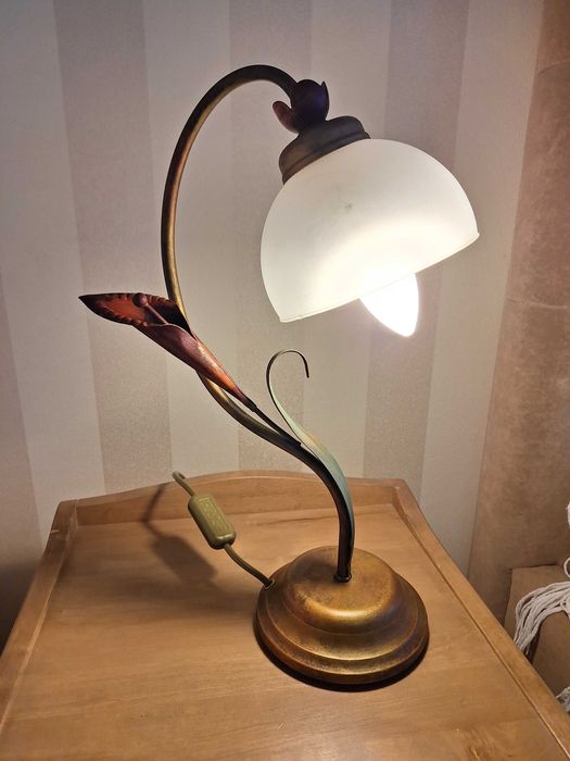 Włoska lampa na stolik nocny