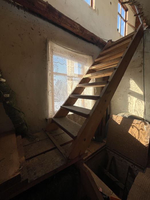 Дача з каміном біля Дніпра