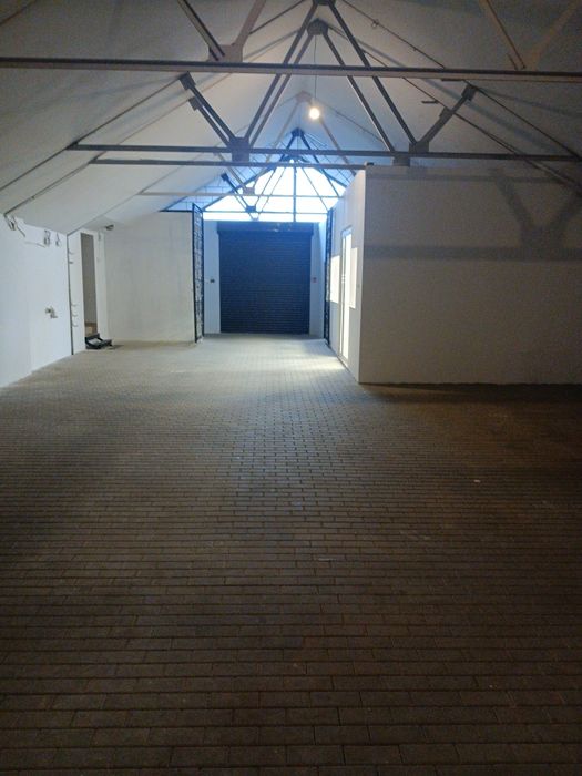 hala magazynowa 180 m2 plus duży parking zamykany 320m2