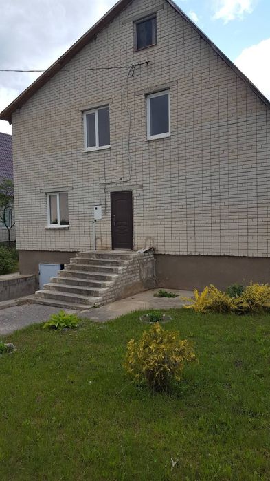 Продам двухповерховий котедж