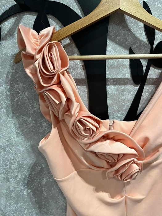 Sukienka elegancka wesele pudrowy roz róże okazyjna m