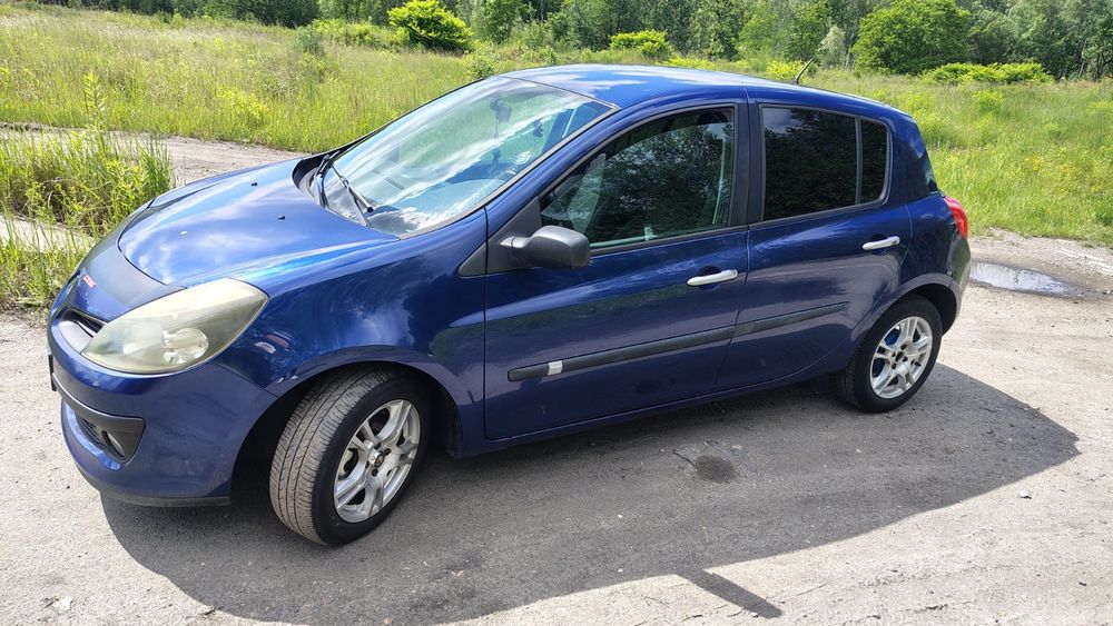 Renault Clio 3.  1.2 Benzyna