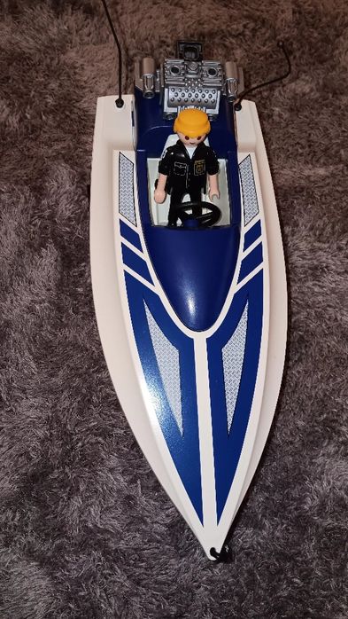 Barco da polícia da Playmobil em ótimo estado. Com o boneco da figura