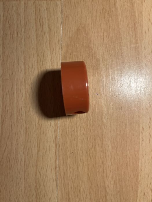 Okrągła czerwona plastikowa temperówka