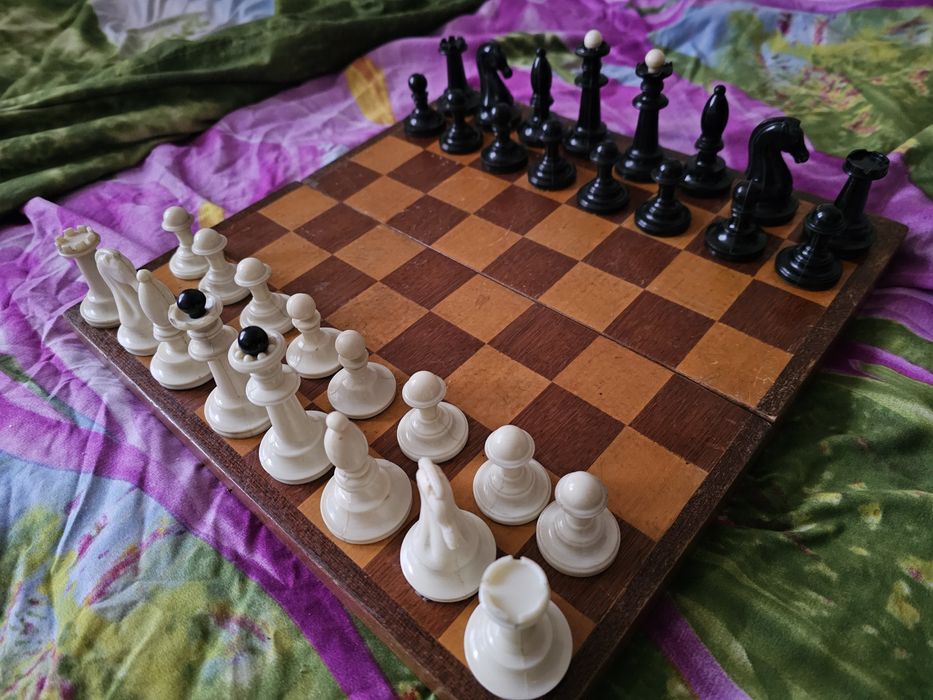 Шахматы советские пластиковые 32х32