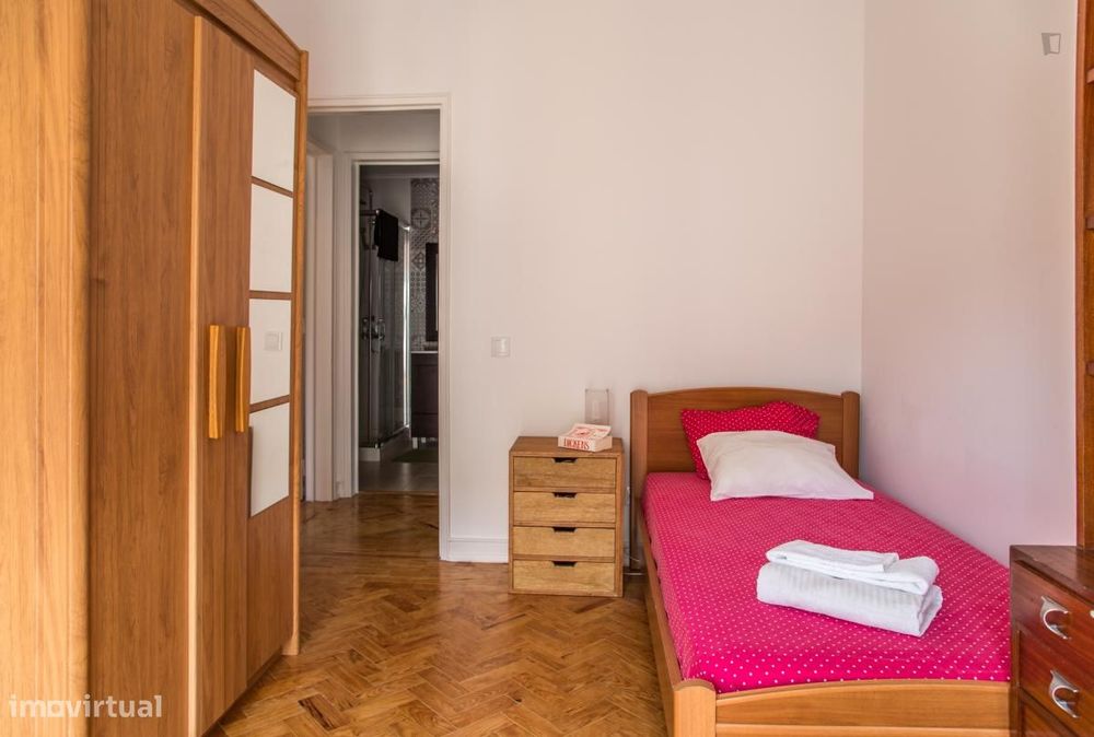 Quarto - localizado em Entrecampos Lisbon