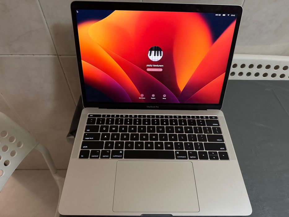 MacBook Pro 13” 2017 – 16GB RAM – Sem Riscos – Excelente Estado!