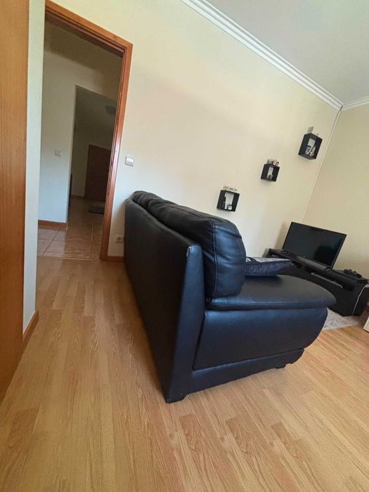 Sofá Preto de 2 Lugares