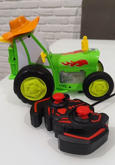 Трактор на радіо-керуванні