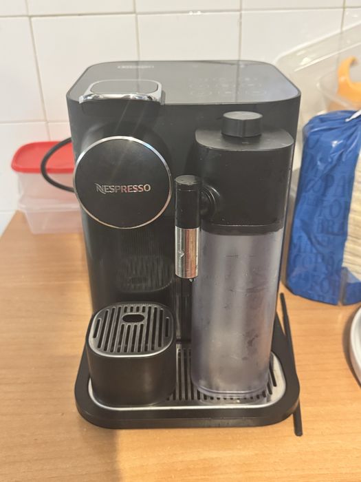 Máquina de Café DELONGHI Nespresso Gran Lattissima EN640.W