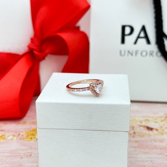 Срібна каблучка "Блискуче прозоре серце" Pandora (Пандора) 188421C02