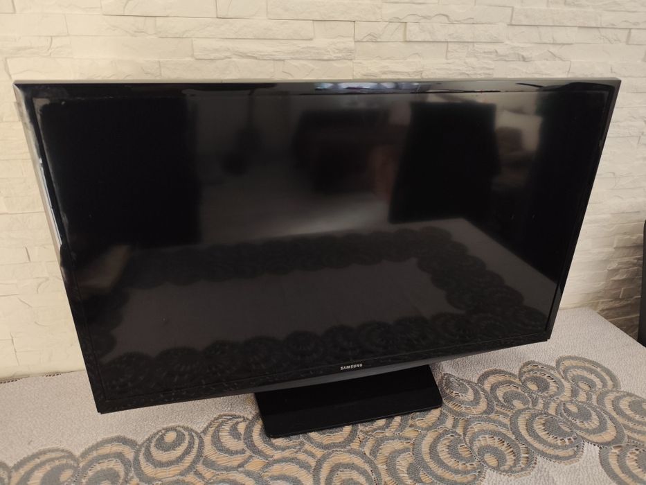 Samsung 32cale telewizor monitor pilot mały defekt