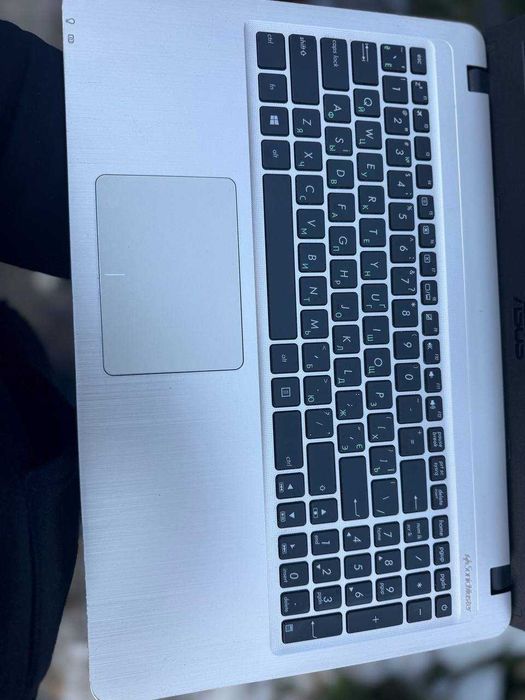 【美品】ASUS VivoBook X540L ホワイト asus x540l - купить ноутбуки - Цена на OLX.ua