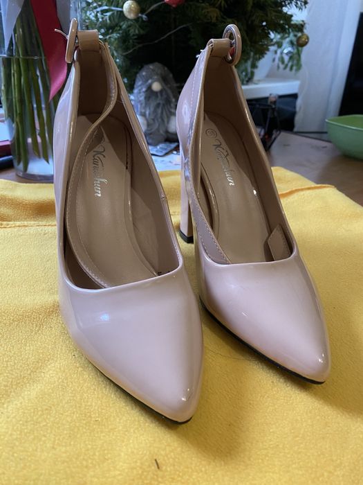 Лаковані туфлі 38 розмір