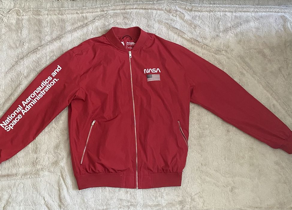 Червоний бомбер Nasa від Pull&Bear