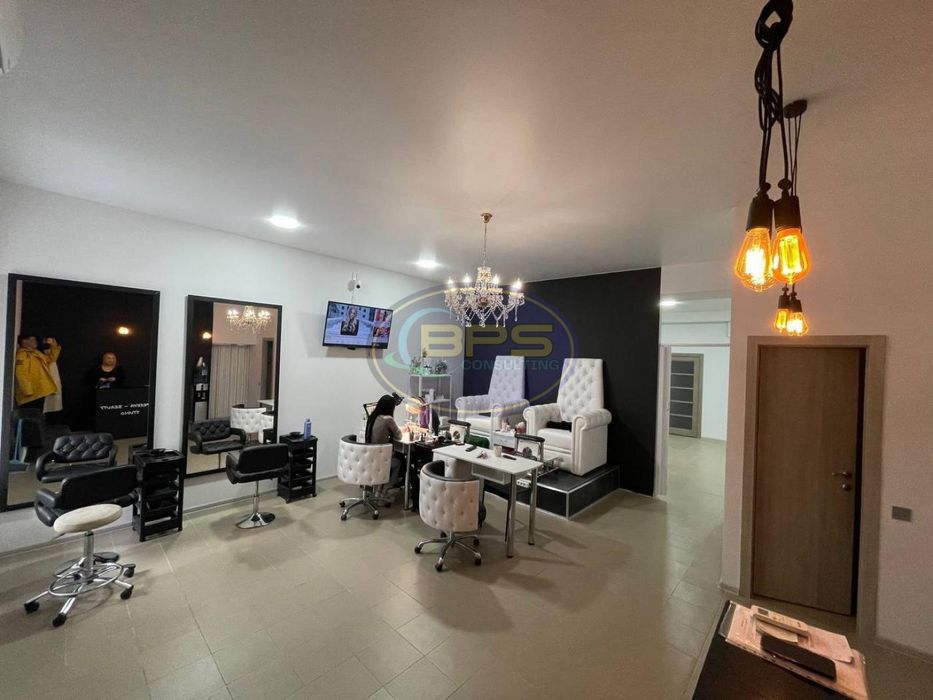 Фасадне приміщення 115 м² біля Старобазарного скверу