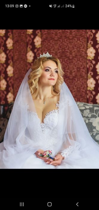 Весільна сукня з шлейфом 42-46