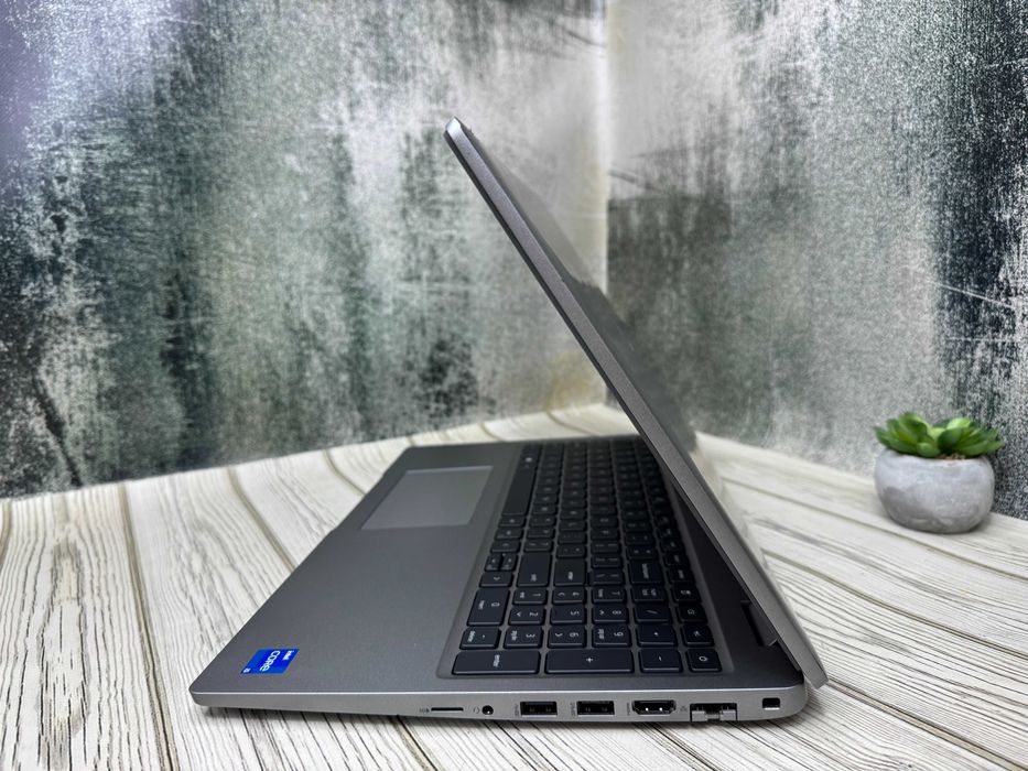 Ноутбук Dell Latitude 5520 | 15.6" FHD|i5-1135G7|16 GB RAM|SSD 256 GB