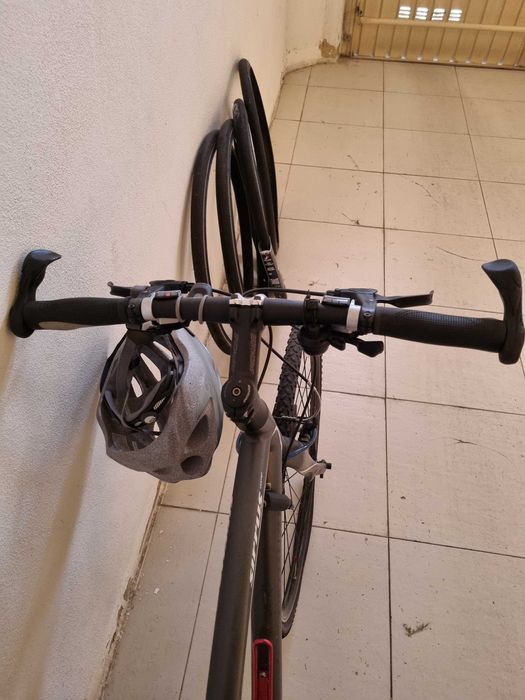 Specialized Sirrus Comp Tamanho M + acessórios