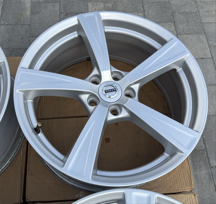 Oryginalne Felgi Volvo 5x108 S60 S90 V60 V90 XC60 XC90 8Jx18 ET42.5