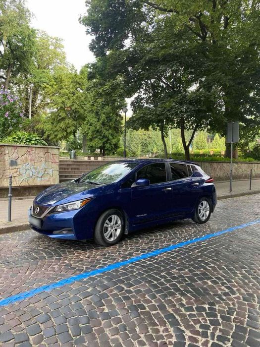 Продам Nissan Leaf 2018