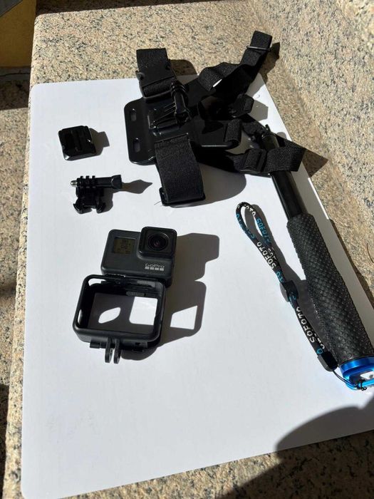 GoPro Hero 7 Black com vários acessórios
