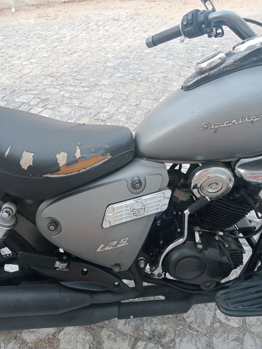 Vendo a minha Keeway Superlight 125cc