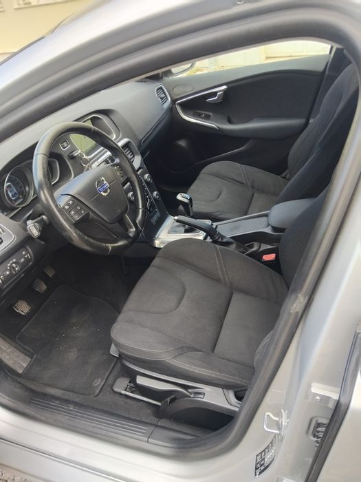 Volvo  v40  d2 .