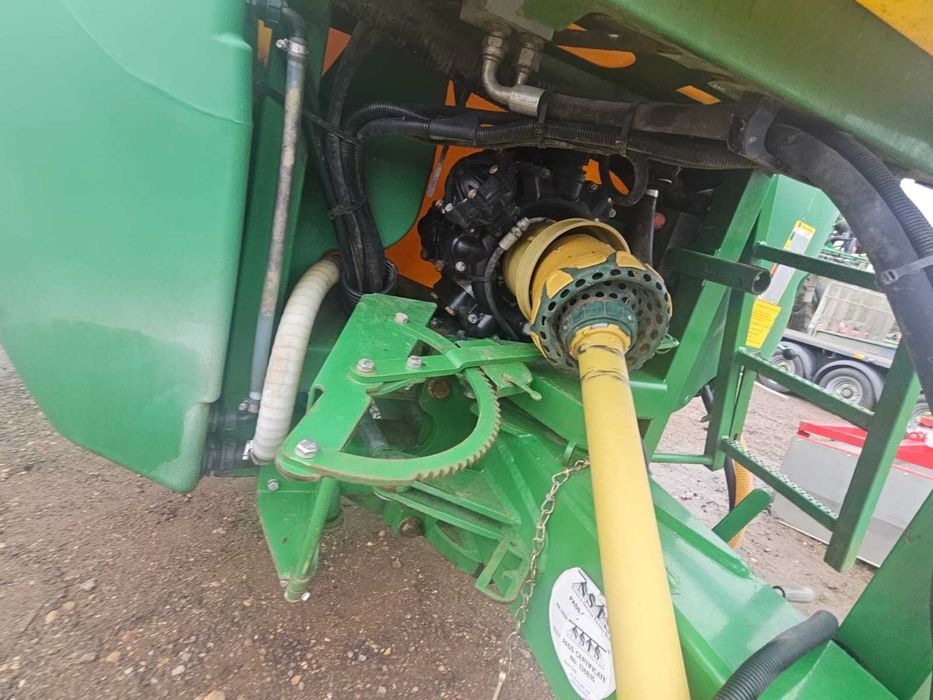 Opryskiwacz John Deere 732. 3000 litry , szerokość 24 m.  stan idealny