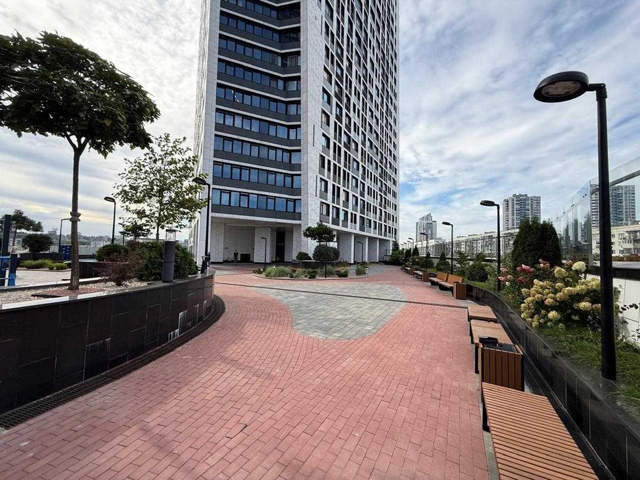 Теплий офіс 120 кв.м, пр. Берестейський 11, Manhattan, метро