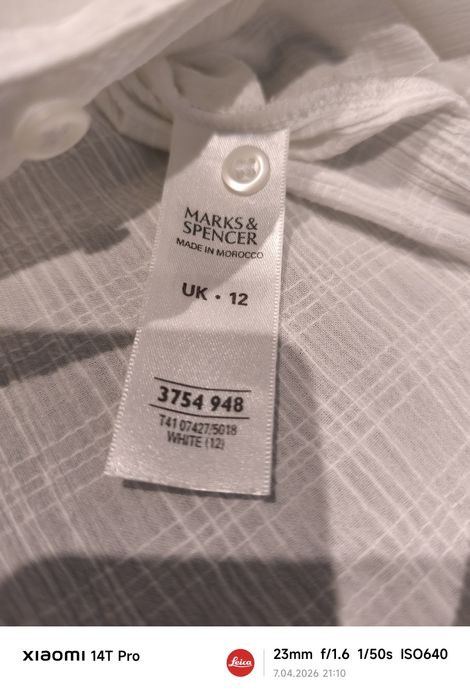 Biała bluzka z krótkim rękawem