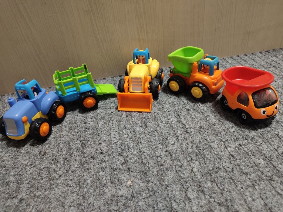 Трактор з причепом, бульдозер