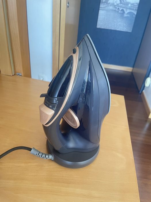 Ferro de Engomar Sem Fios 2600W