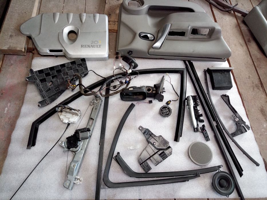 Обшивка дверки Рено Сценік2