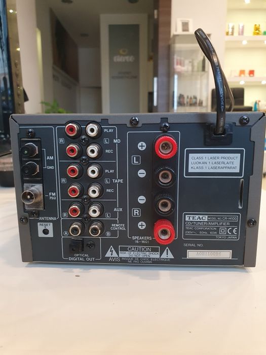 Amplituner TEAC mini z pilotem zastępczym.
