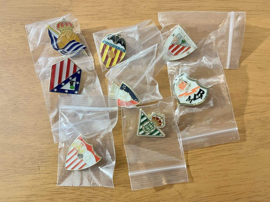 Odznaki / wpinki klubów piłkarskich i reprezentacji krajowych