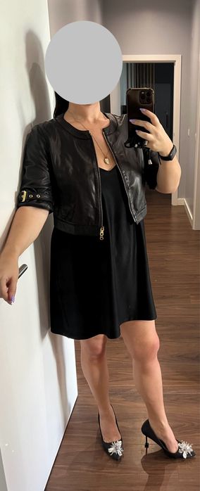 Blusão Loewe preto com metais dourados a estrear