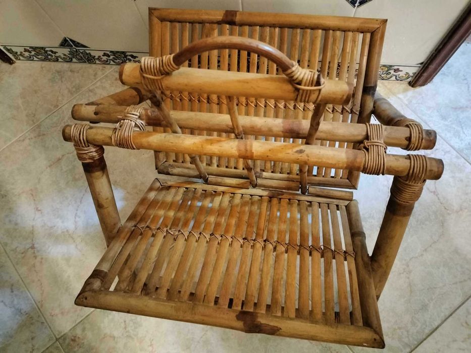 Porta revistas/livros em BAMBU.