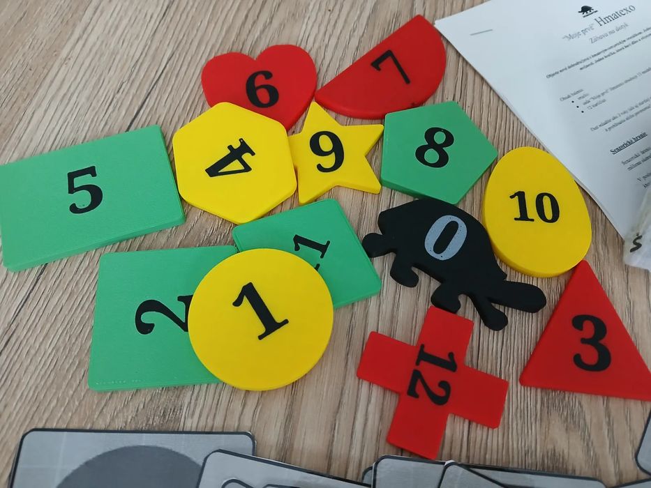 Jogo Tátil Divertido de Formas e Cores