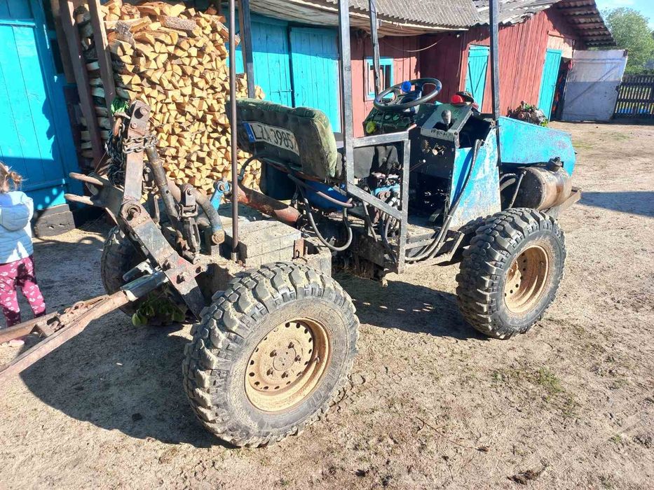 Чудовий Трактор в певному ходу