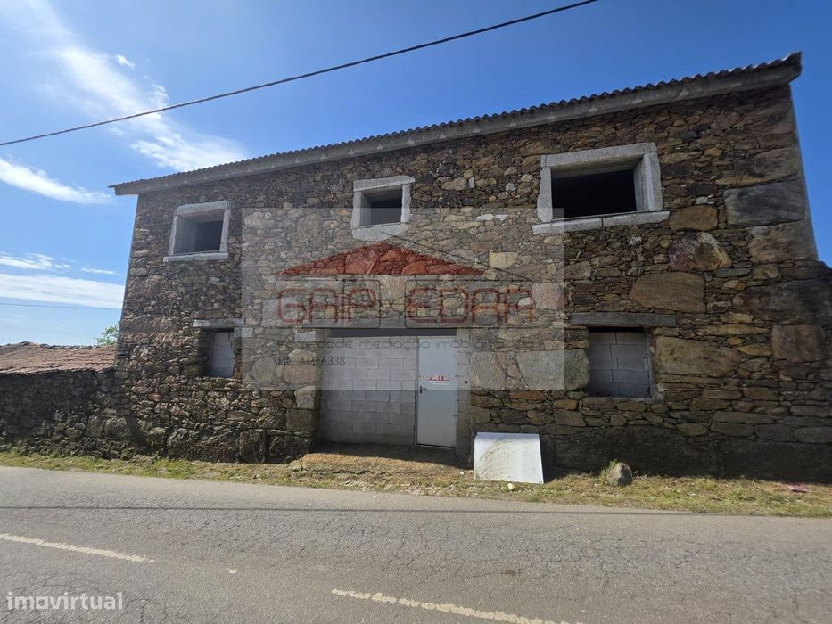 Terreno com benfeitoria de casa 2 pisos Vila Pouca Aguiar — Bornes de Aguiar, Vila Real