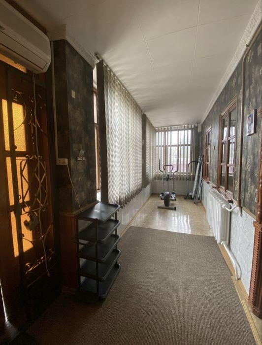 Продаю  4к будинок в Центрі