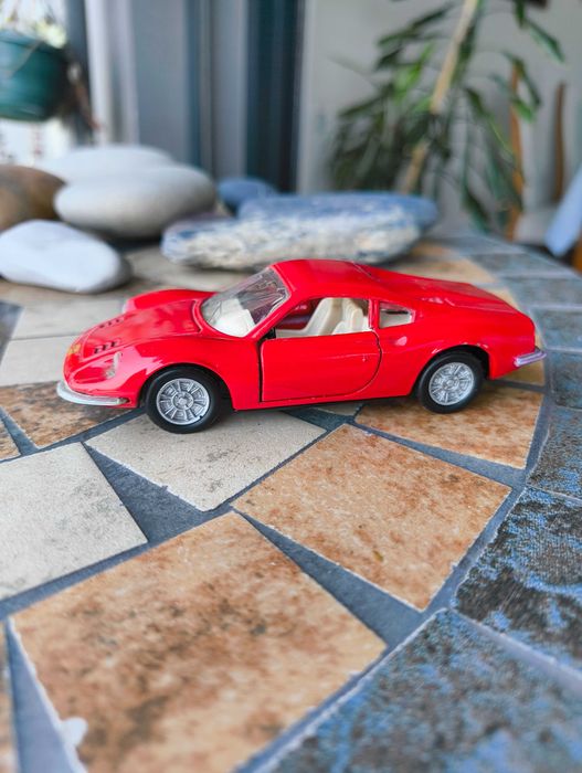 Ferrari Dino 246 GT escala 1:36 Maisto Shell