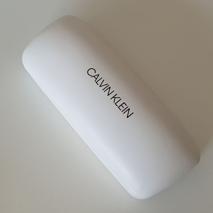 Okulary przeciwsłoneczne Calvin Klein .