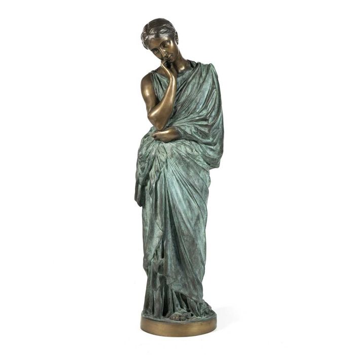 Escultura "Menina" de António Teixeira Lopes