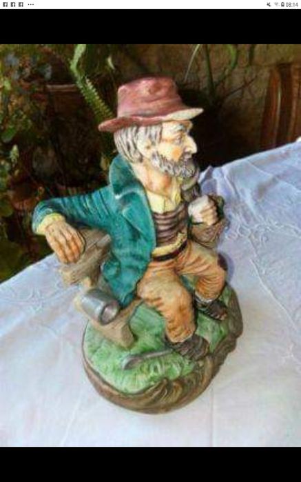 Figura de Ancião Pobre em terra cota.