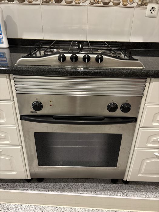 Forno Zanussi em bom estado