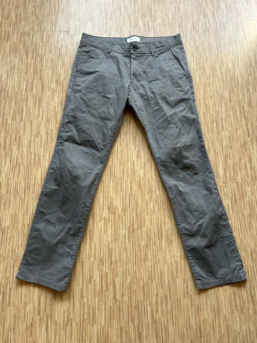 Szare męskie spodnie chinosy ESPRIT